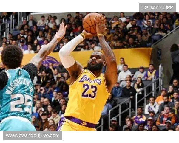 浓眉哥复出湖人迎大胜 詹姆斯火力全开助球队连胜